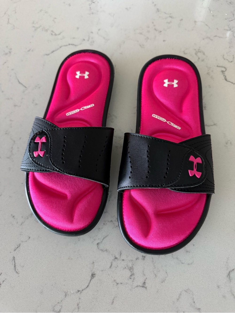 Brand new girls under armour Black & Hot Pink Cushioned Slide Sandals - size 4